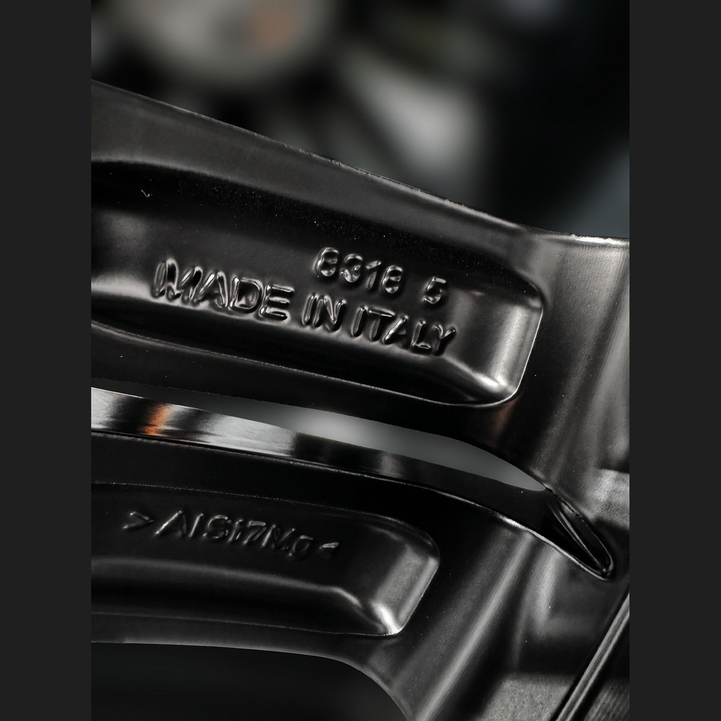 New Take Off OEM Land Rover Range Rover Set of 4  22x9.5